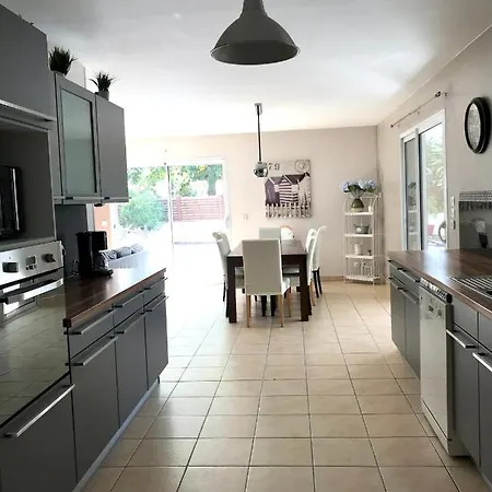 Rum i privatbostad Maison Piscine Medoc 45 Min De Bordeaux Et 30 Du Bassin Arcachon